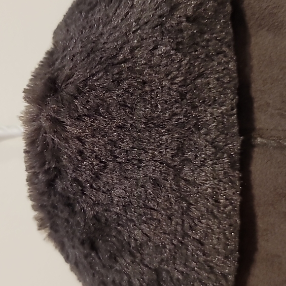 Cupio Gray Faux Fur Super Soft Zip Up Vest sz L - Picture 8 of 9